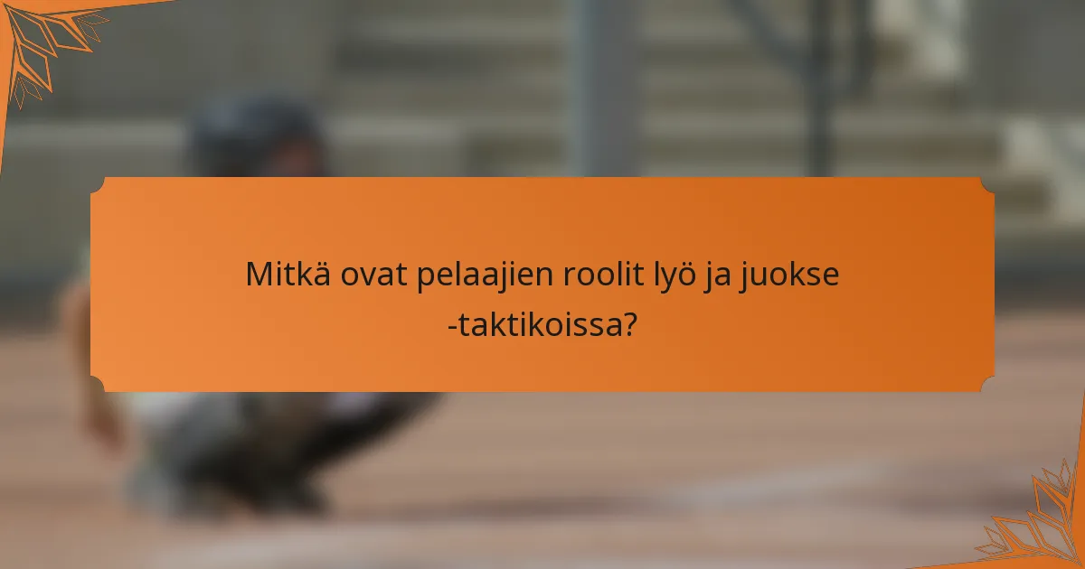 Mitkä ovat pelaajien roolit lyö ja juokse -taktikoissa?
